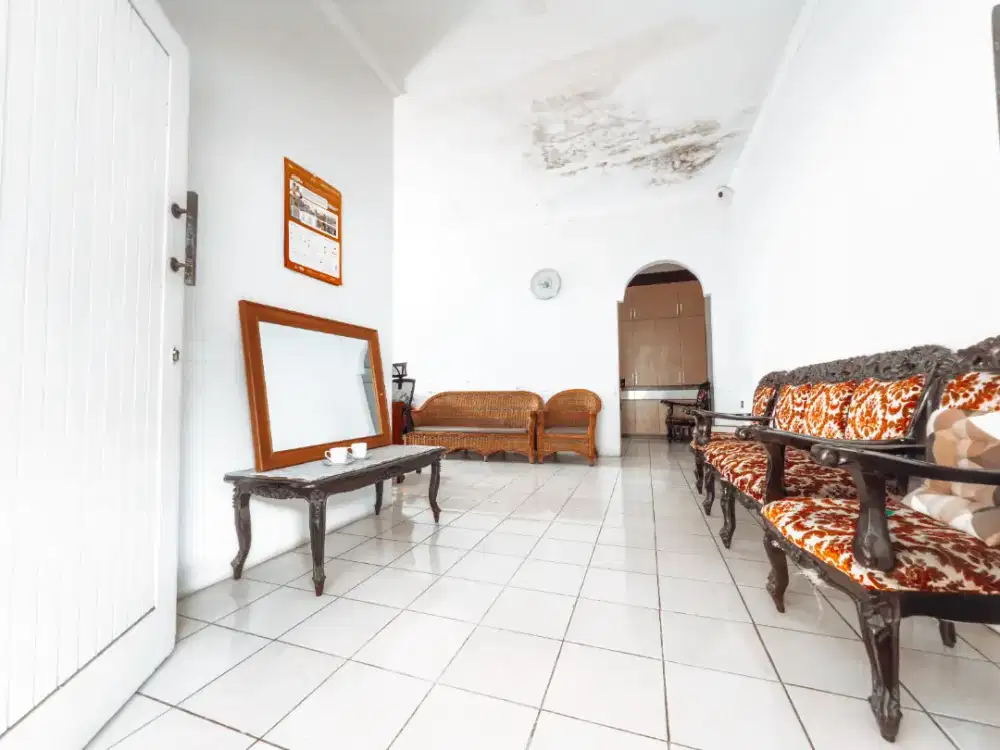 JARANG ADA RUMAH DENGAN HALAMAN LUAS siap HUNI &  DEKAT KE JALAN RAYA