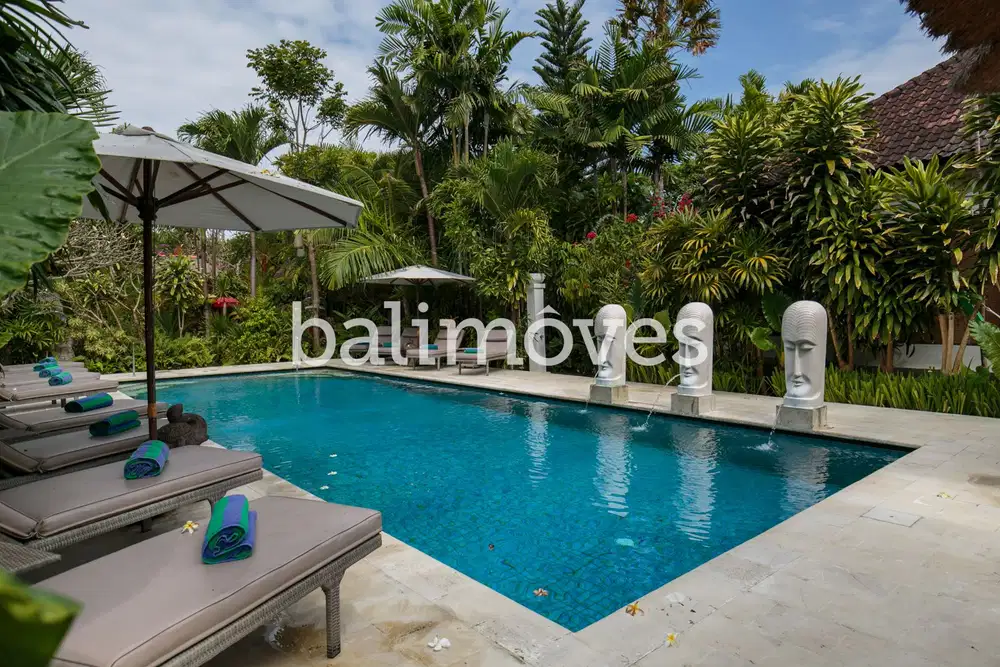 Dijual Homestay Mewah Lima Kamar Tidur di Tepi Pantai Sanur