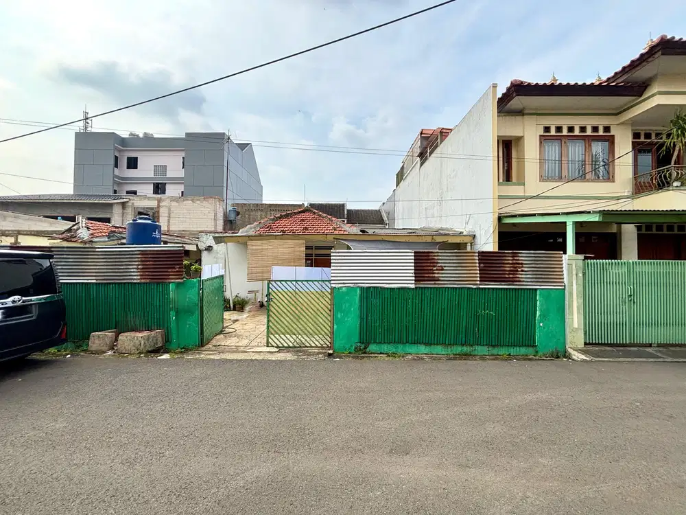 Dijual Rumah Lama Hitung Tanah, Dalam Komplek Prime Tebet