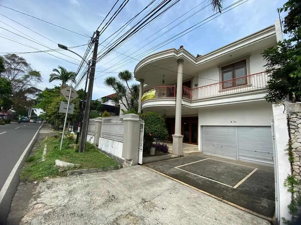 Dijual Rumah Mewah dan Nyaman Siap Huni Di Daerah Tebet!