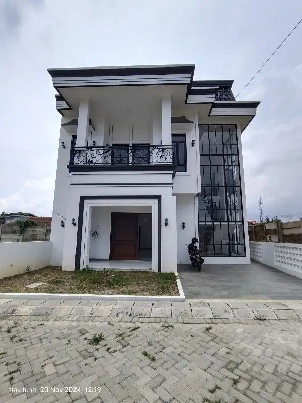 Rumah Mewah Dua Lantai Kota Bandar Lampung