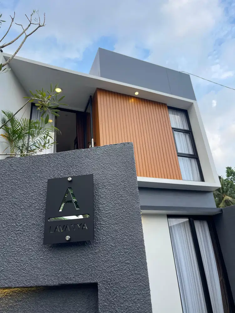 Rumah Baru 2 lantai, dekat kampus UII, Stadion Maguwoharjo dan RS