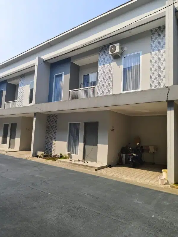 Rumah Dua lantai Area Graha Raya bs kpr Bank