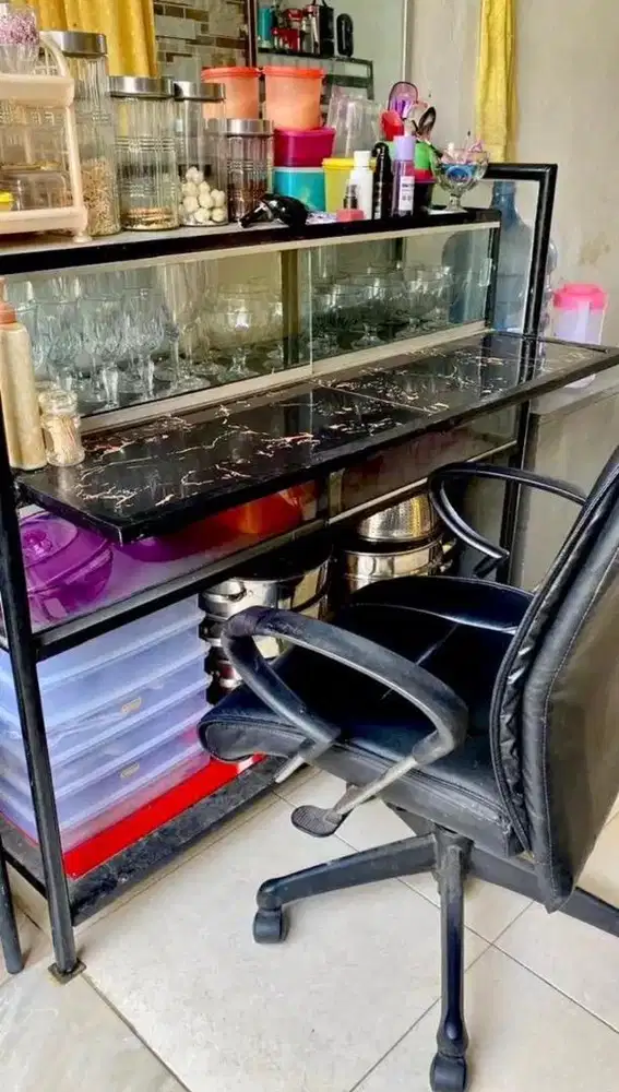 Etalase Besi Keramik