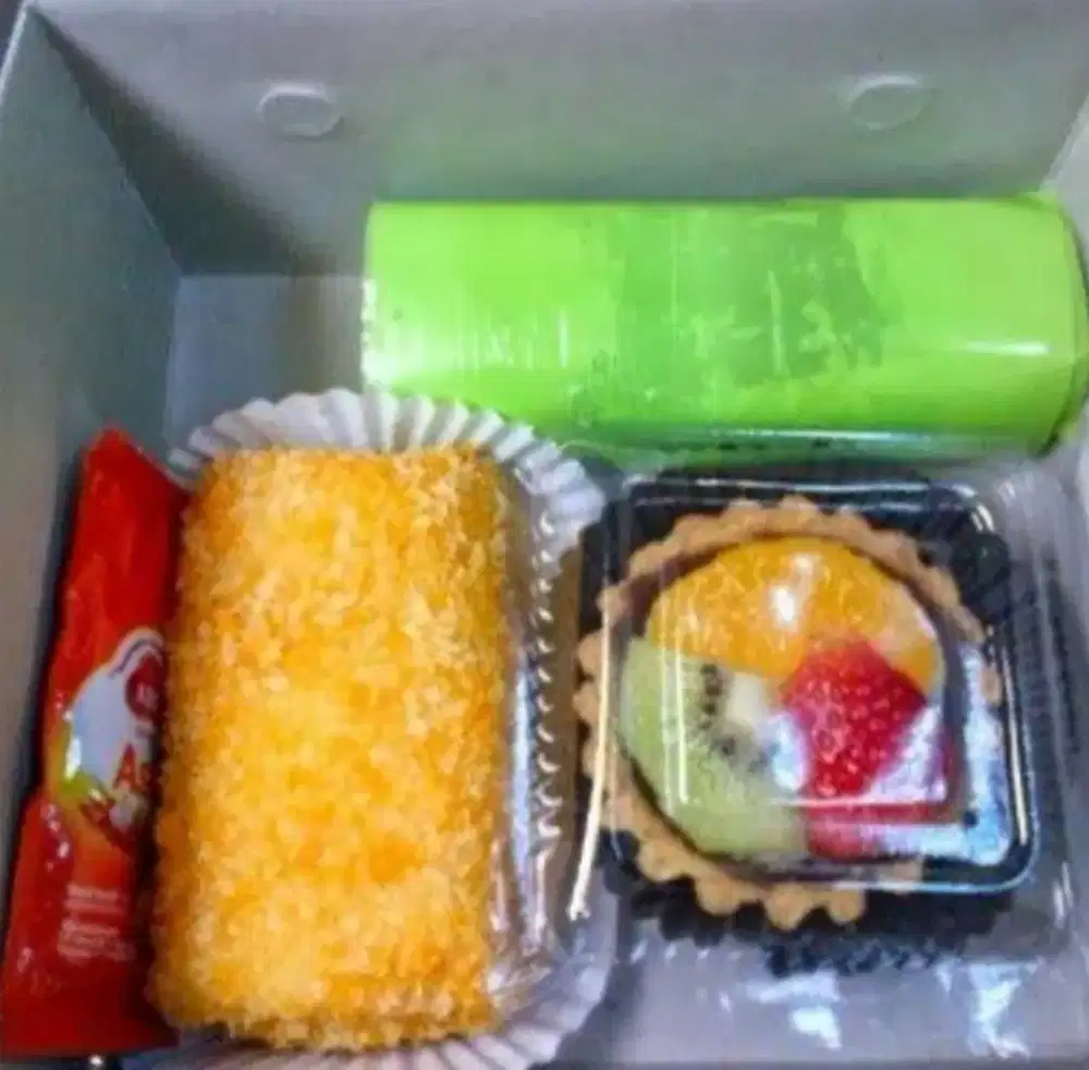 Snack Box isi 3 Kue + Aqua gelas 1 Rp.10.000