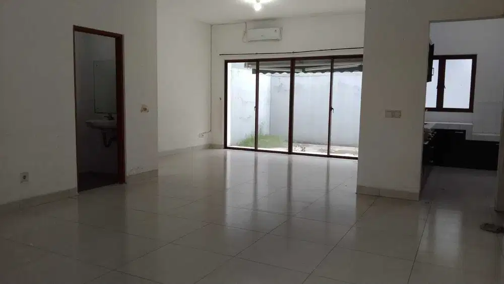 Rumah Jakarta Lebar 9 dekat AEON IKEA Tol bisa KPR Siap huni