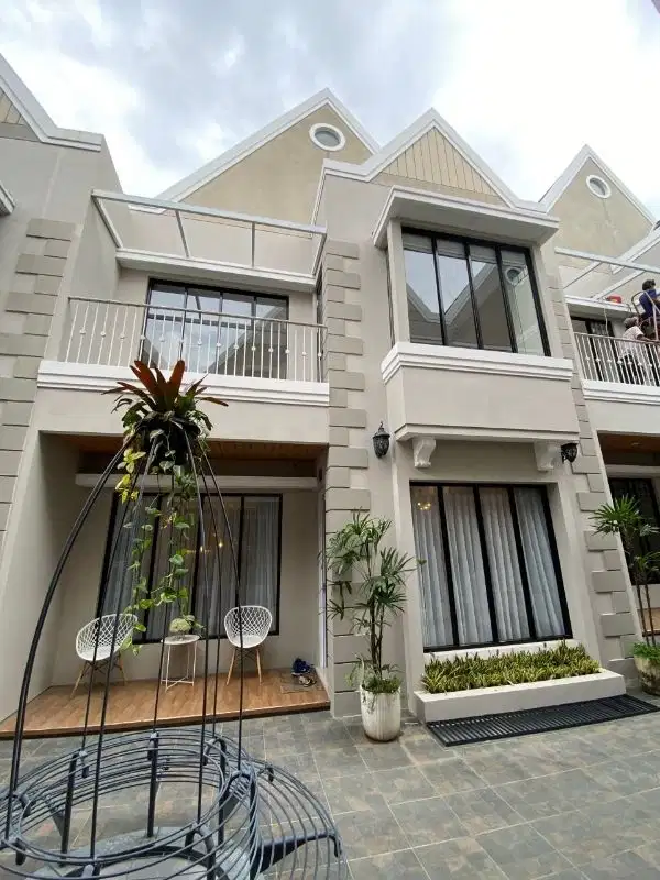 Rumah FULL FURNISHED di Setraduta Pasteur LB 225 hanya 2,7 Milyar