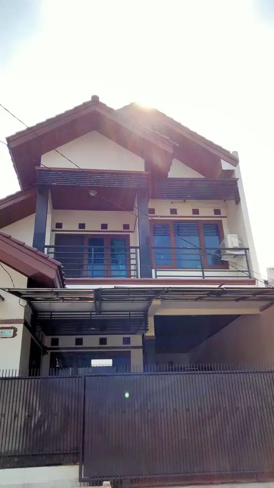 Dijual Cepat! Rumah 3 Lantai Siap Huni dekat Tol di Jatiasih Bekasi