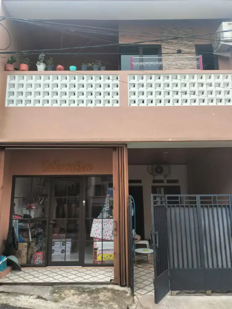 JUAL CEPAT RUMAH 2 LANTAI LOKASI STRATEGIS