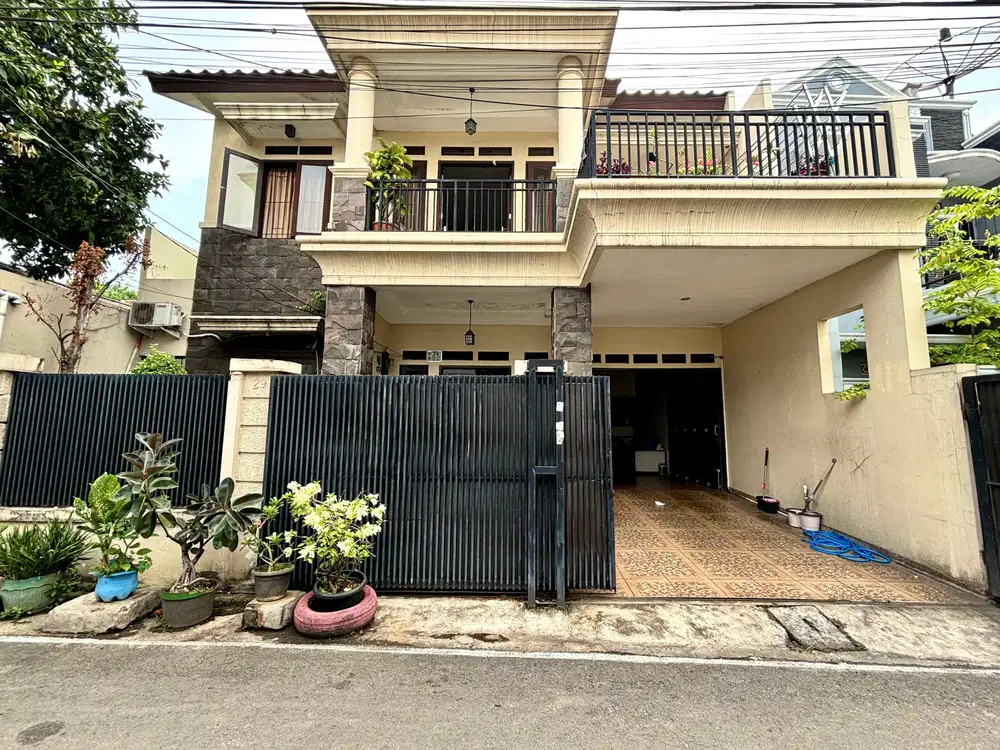 Dijual Rumah Lokasi Strategis di Daerah Tebet!