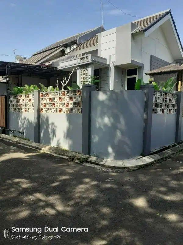 Rumah cantik Bukit Golf Cibubur dekat 3 pintu tol