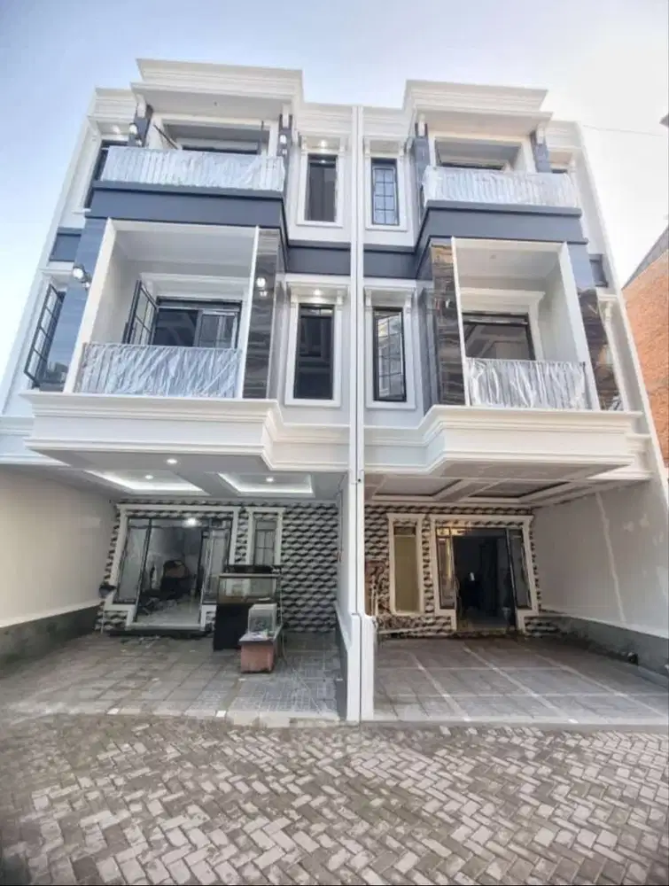 Dijual rumah baru mewah kokoh 3 lantai dalam cluster dijagakarsa
