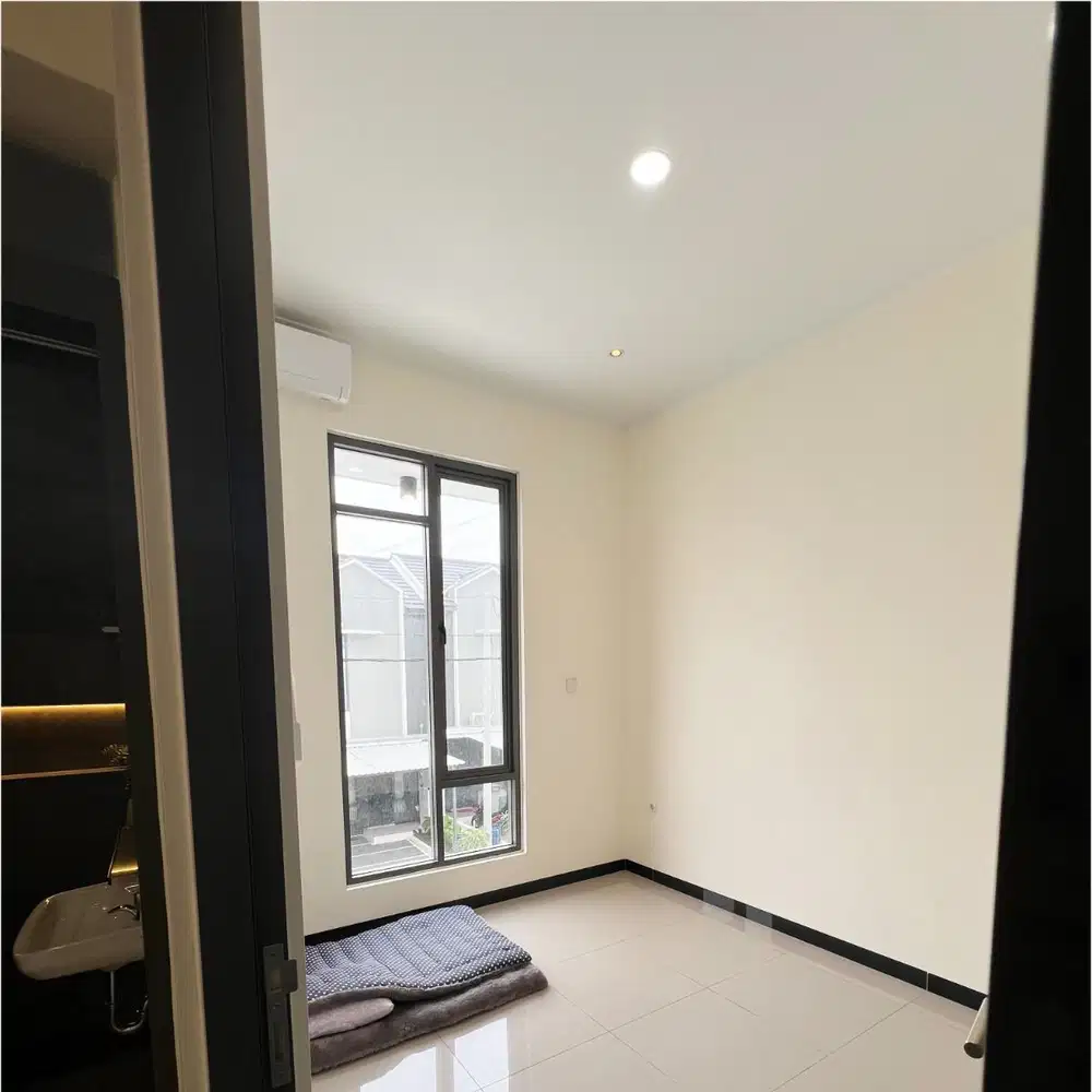 Jual Rumah Semi Furnished Siap Huni di Taman Kopo Indah