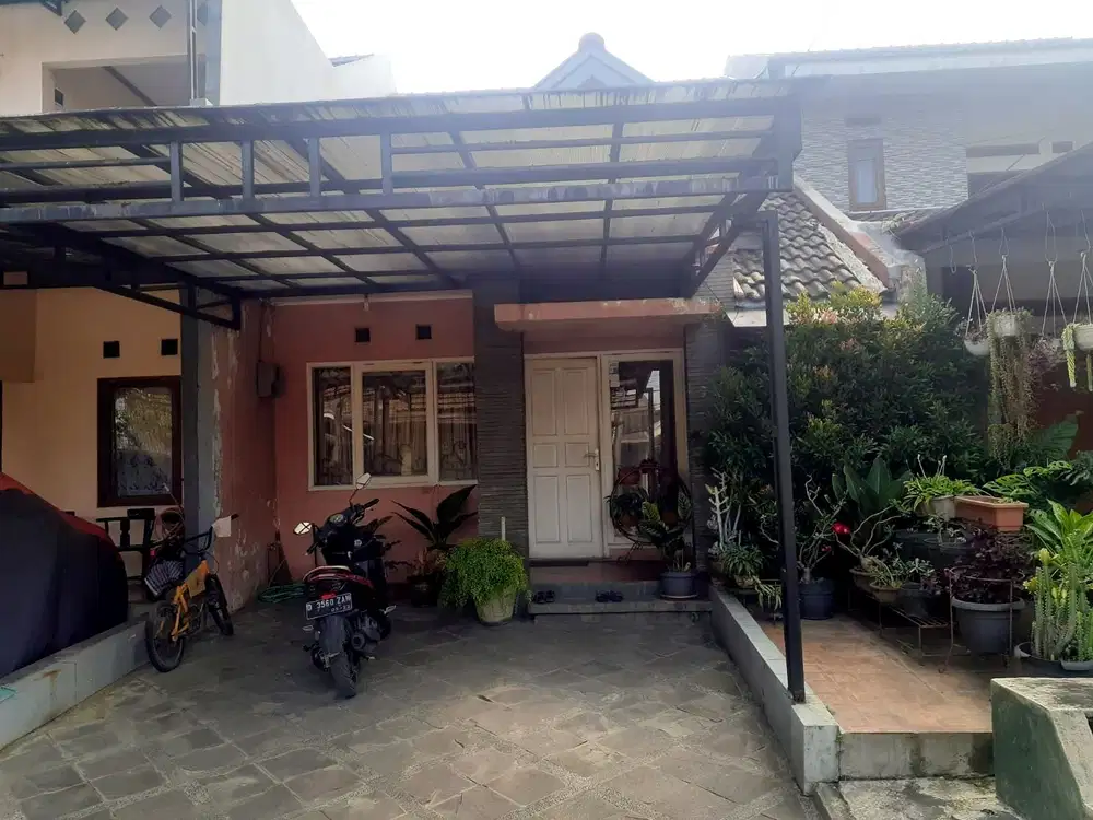 Dijual Rumah Secondary 2 Lantai Murah di Rancamanyar