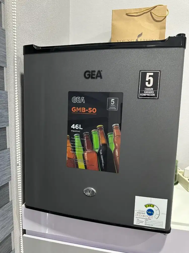Kulkas minibar GEA