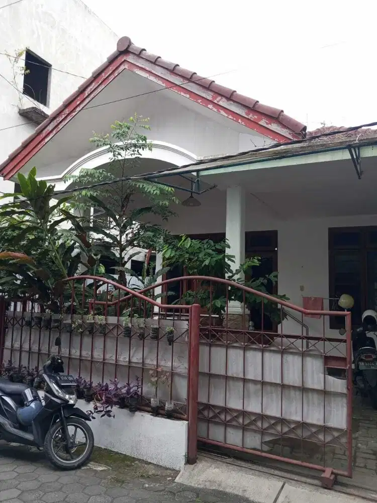 Rumah 2 Lantai Semi Furnished Selatan Amplaz Area Gowok Yogyakarta