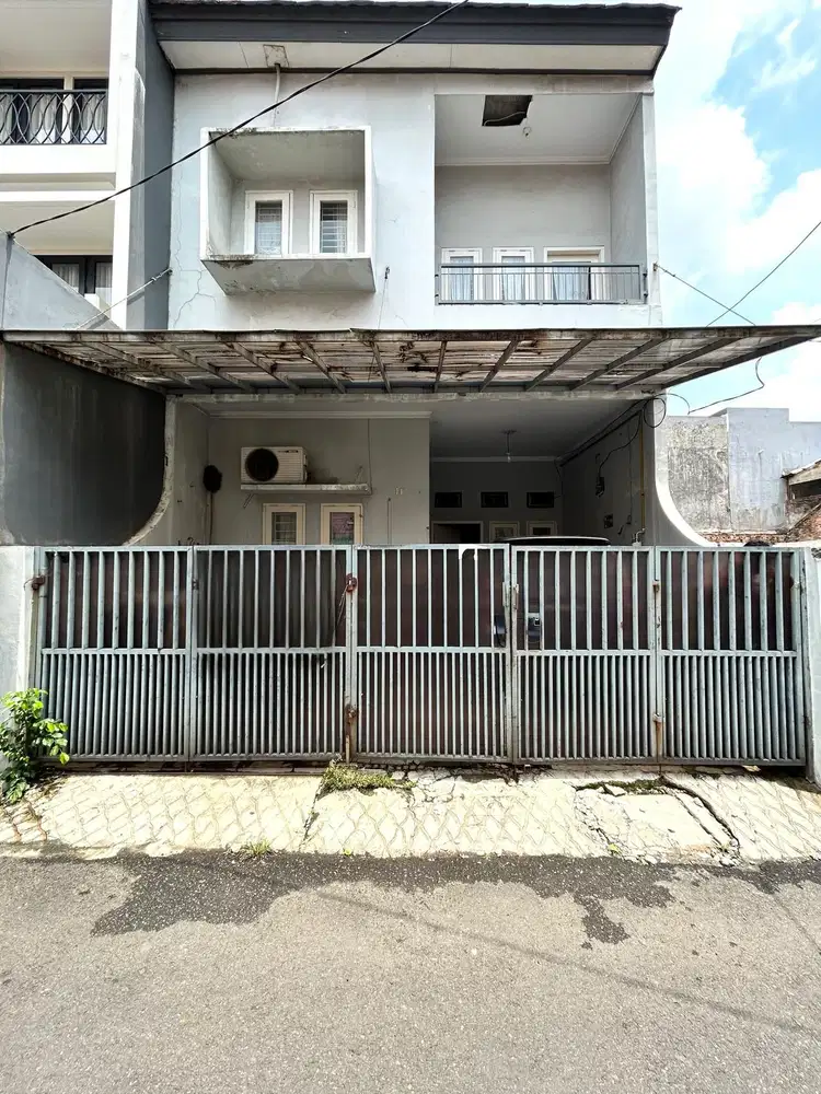 Dijual Rumah Siap Huni, Lokasi Strategis dan Dekat Taman