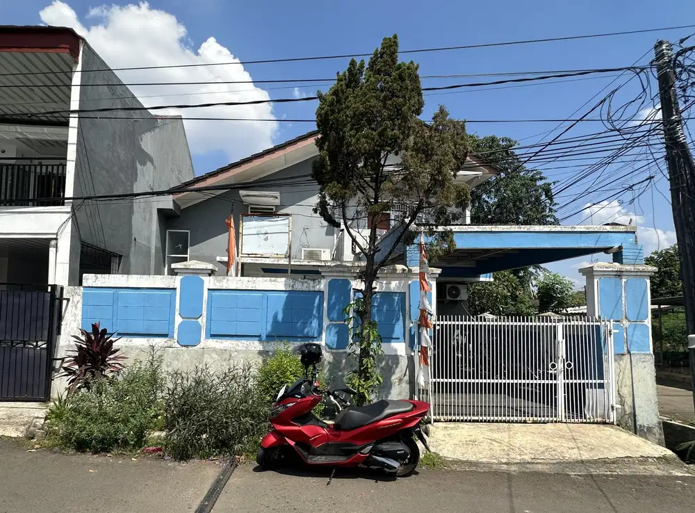 Bangunan Rapi Rumah Pamulang Permai Dekat Kampus UNPAM