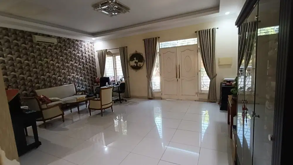 Rumah sektor 1 deket sms mall dan sekolah penabur