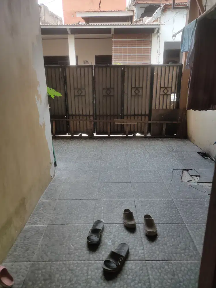 Jual rumah di perumnas 1 karawaci tangerang