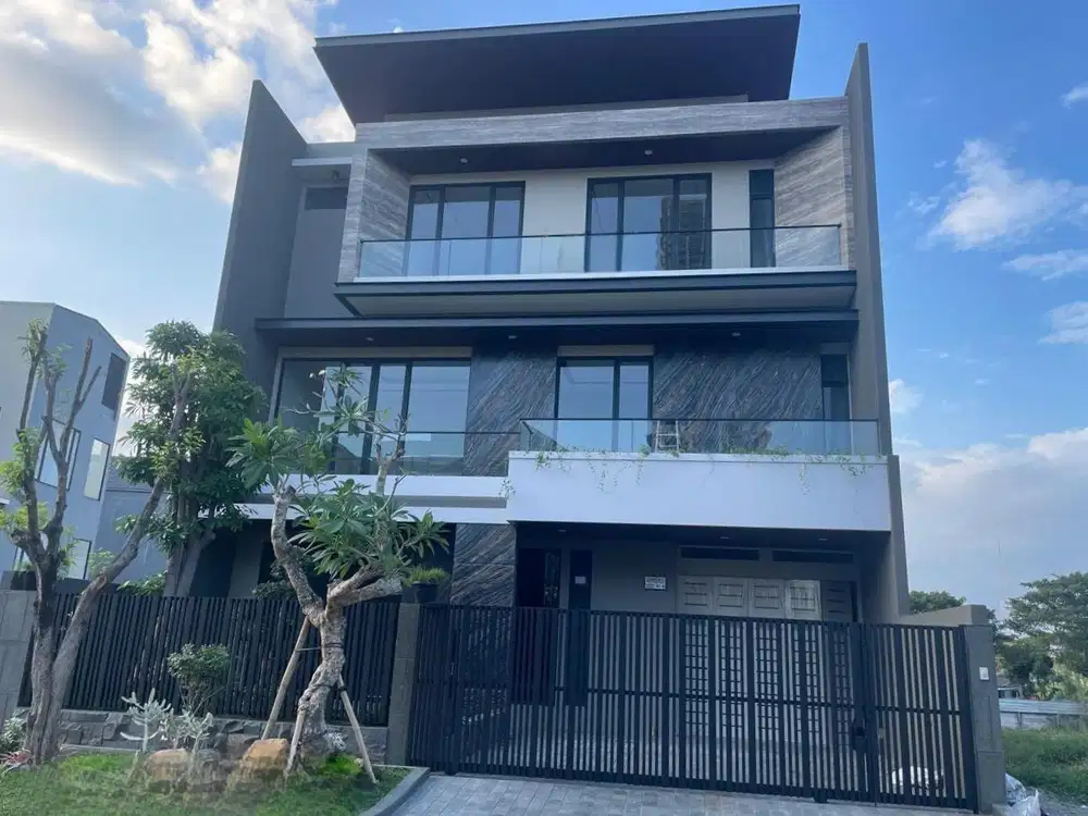 Dijual Baru Elite Mewah + Rooftop, Emerald Mansion Citraland - sby