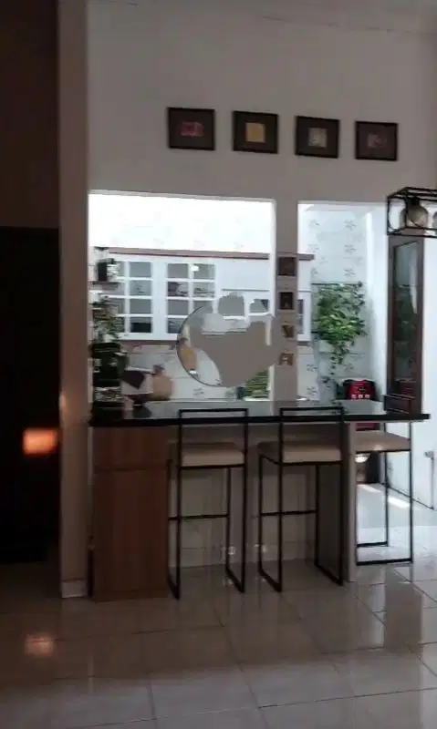 RUMAH SISI  JL RAYA U BISNIS HTG TANAH. MUAT 40 MOBIL. MURAH SEKALI