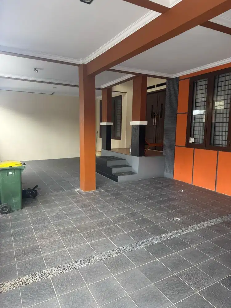 rumah mewah di Kalisari Cijantung