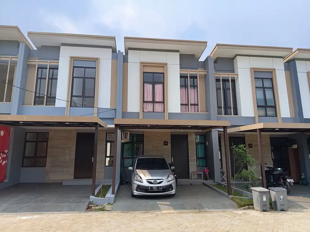 Rumah 2 lantai 3 kamar full furnish bisa KPR  DP 0