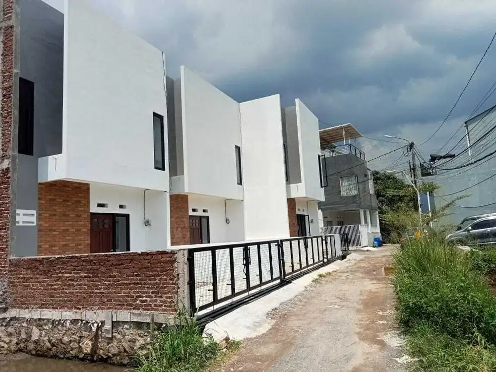 Rumah 2 Lantai di Kawasan Bisnis, Siap Huni dan Berinvestasi