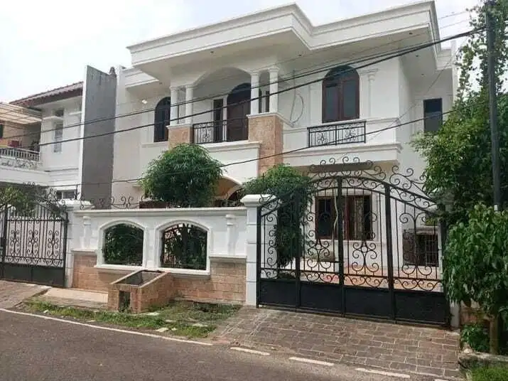 DIJUAL RUMAH MEWAH BILLYMOON PONDOK KELAPA LT 300M² LB 290M²