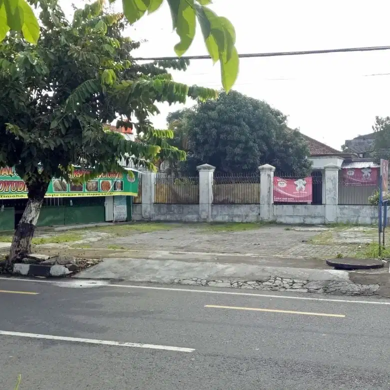 DIJUAL DIBAWAH NJOP Rumah besar di Lokasi Premium Tepi Jalan Timooho