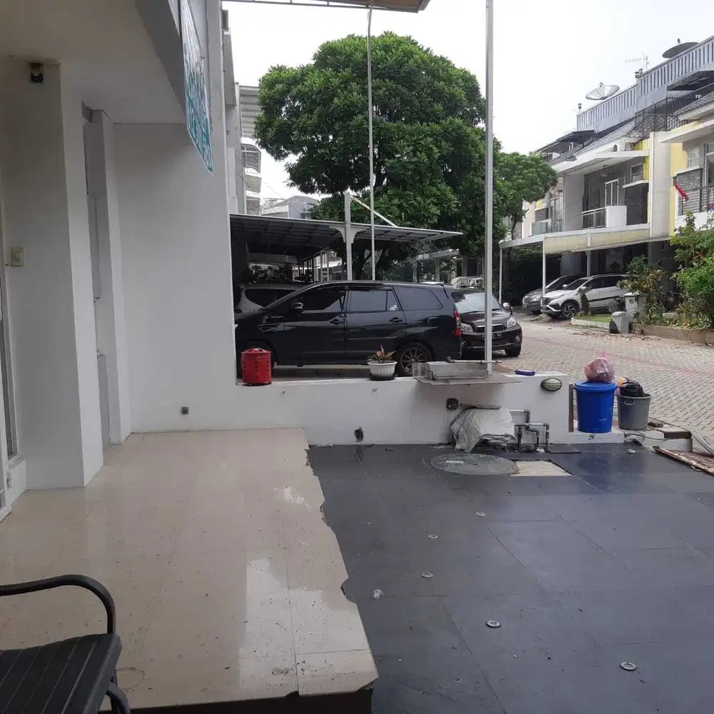 RUMAH GOLF LAKE RESIDENCE