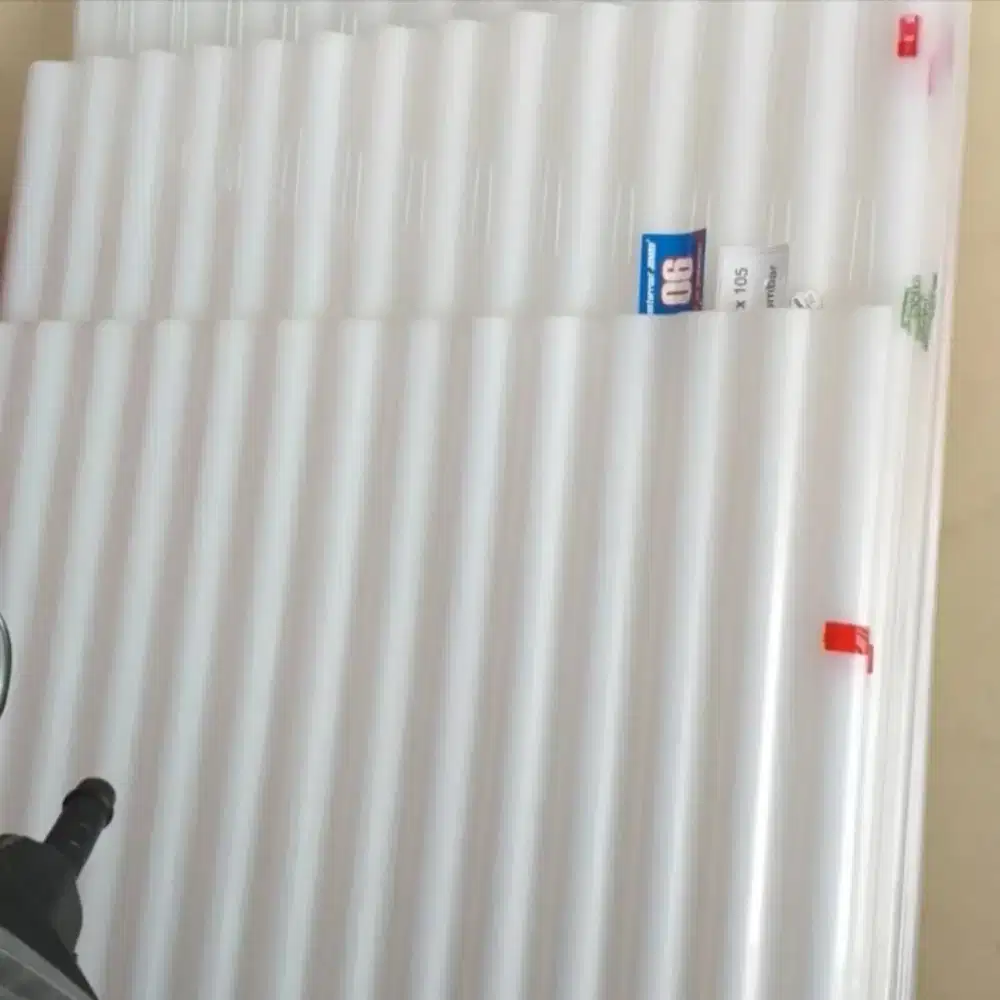 Atap gelombang putih susu