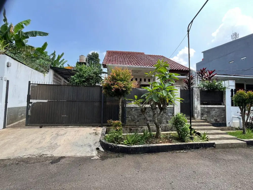 Rumah hook halaman luas bebas banjir dekat ke bintaro dan stasiun