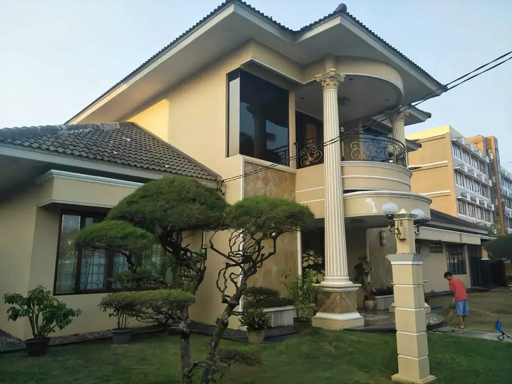 RUMAH MEWAH 2 LANTAI DENGAN LAHAN YANG LUAS DI KAWASAN ELIT LAMPUNG