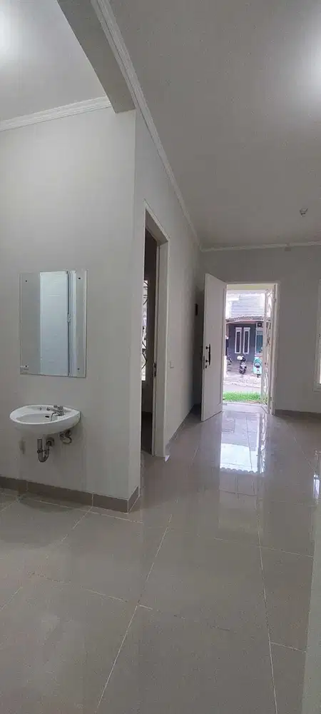 Rumah 1 1/2 lantai Legenda Wisata Cibubur