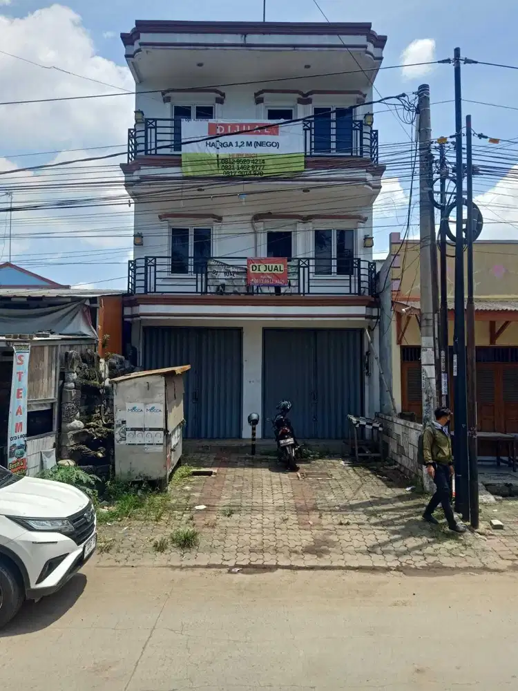 Ruko Tiga Lantai di jual Cepat Bisa buat kantor dan Usaha Bekasi