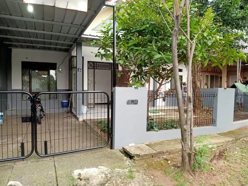 Dijual Rumah Luas Lokasi Strategis di Anggrek Loka Graha Raya