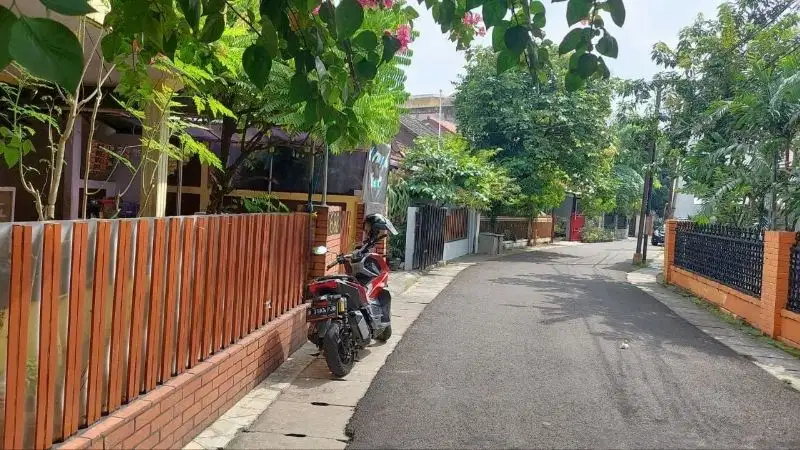 Dijual Rumah Tua Hitung Tanah di Komplek AL Pasar Minggu