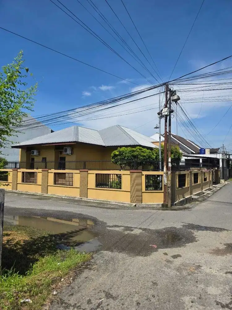 Rumah Cantik Bersih Terawat Posisi Sudut Daerah Johor