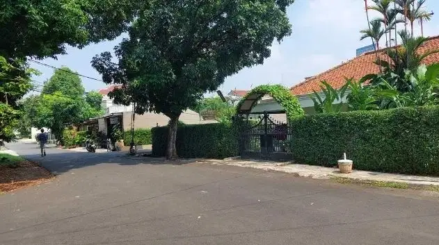Rumah Komplek Perumahan Lama Tanah 486m2 di Pancoran, Jakarta Selatan