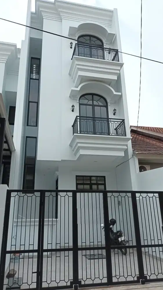 TAMAN RATU, DIJUAL RUMAH BARU 5 X 18 JALAN 2 MOBIL, DEKAT KEBON JERUK