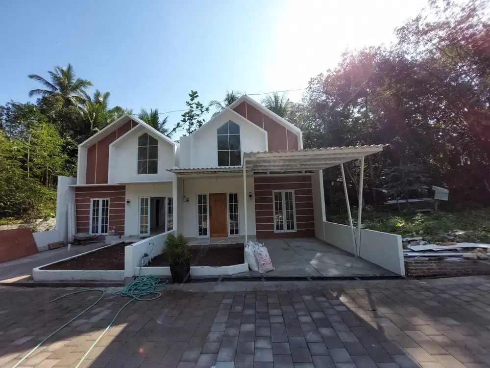 RUMAH 2 LANTAI KONSEP MEZZANINE DEKAT KAMPUS UMY