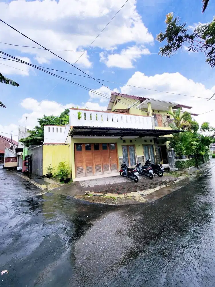 MURAH BANGET ! DIJUAL RUMAH HOOK dalam KODYA, ADA KOLAM RENANG, 7 KAMA