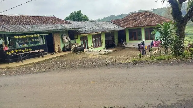 Rumah 2 Unit + Warung 1 Unit, Lt. 600 m, Darangdan, Purwakarta..