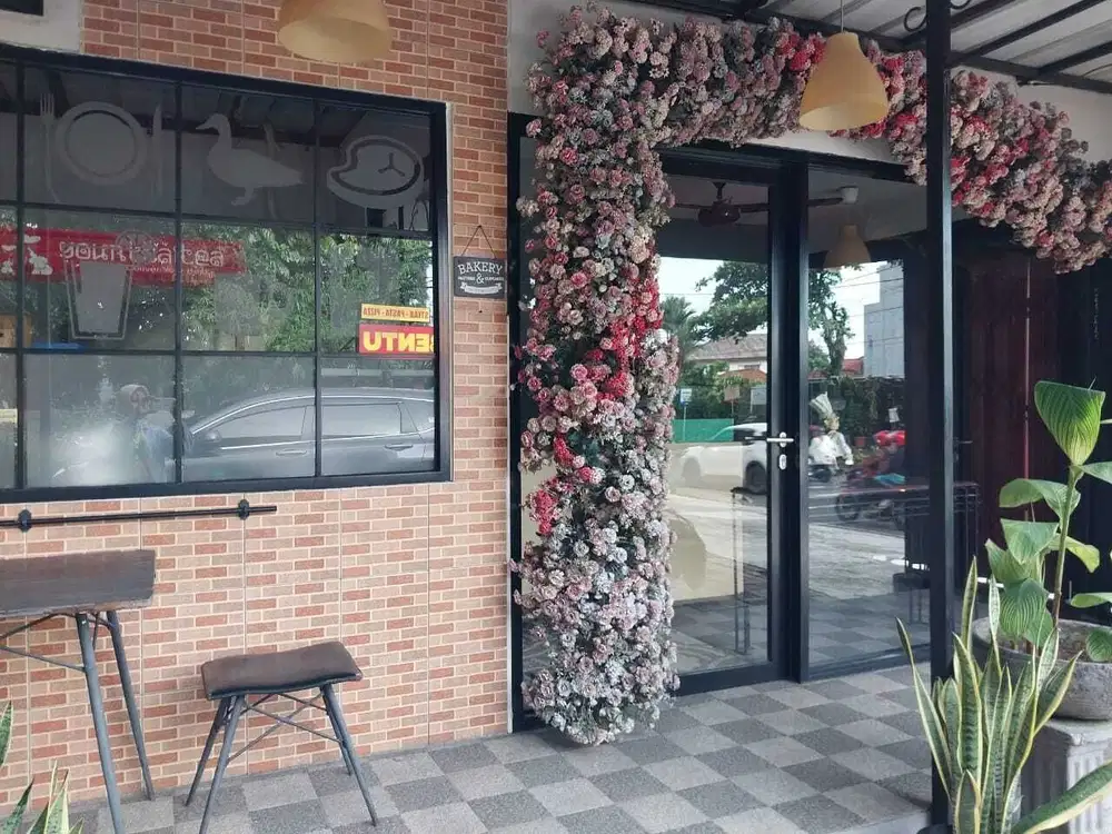 RESTO SIAP HUNI LOKASI PINGGIR JALAN RAYA KOTA BOGOR