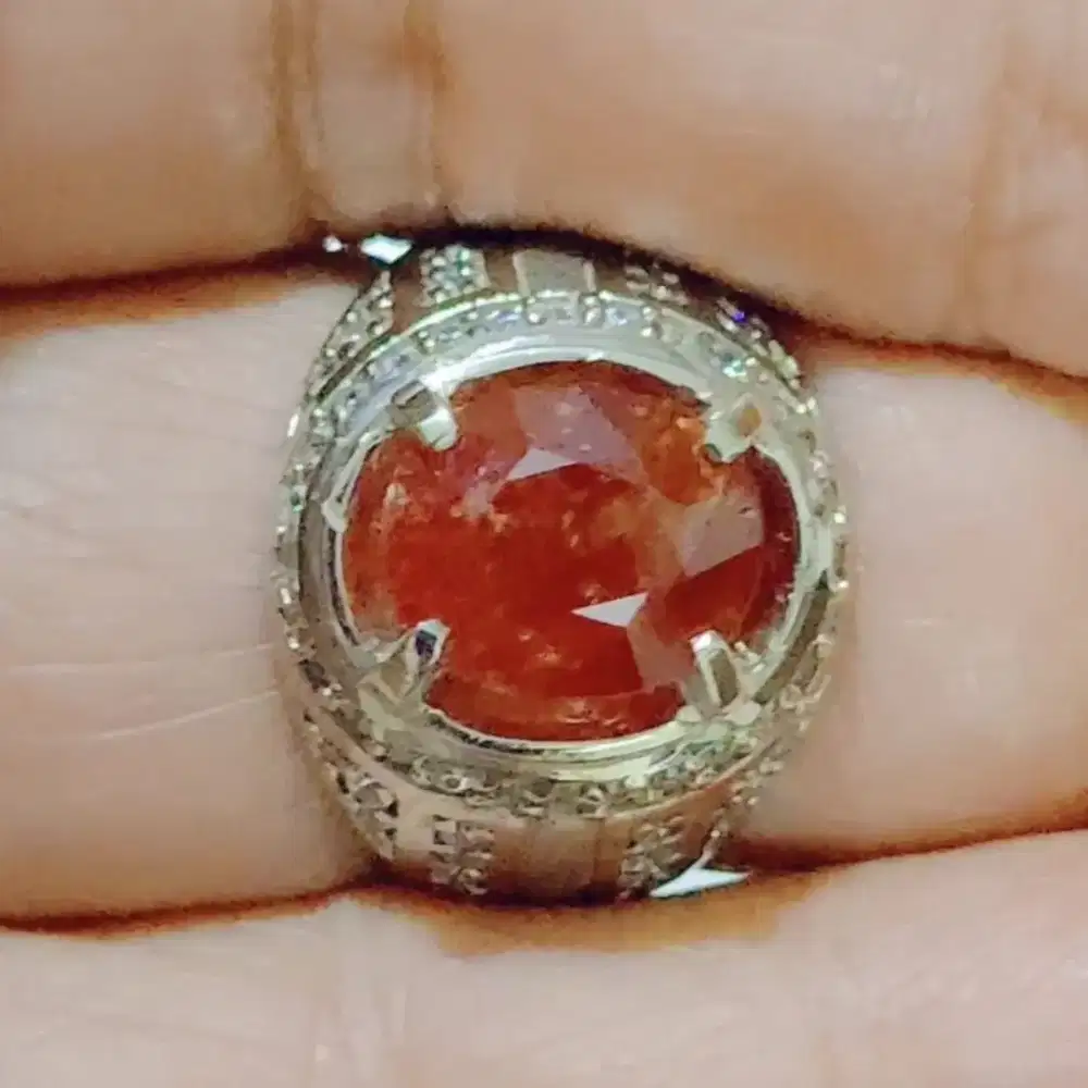 Natural Orange Sapphire 4.58 Carat Noheated Sertipikat Permata Langka