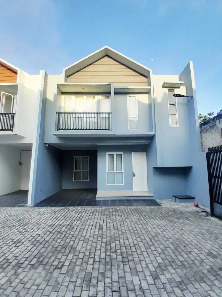 Rumah 2 lantai siap huni di jatiwaringin