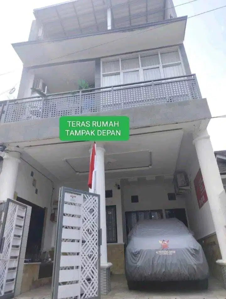 RUMAH 3 LANTAI LOKASI STRATEGIS