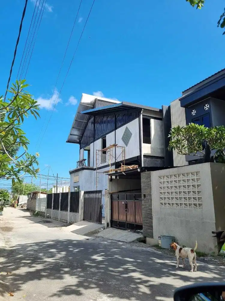 Dijual ( for sale freehold )  Rumah baru 2 lantai kondisi sudah 90 per